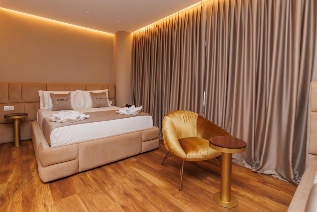 Postel nebo postele na pokoji v ubytování Harmony Boutique Hotel