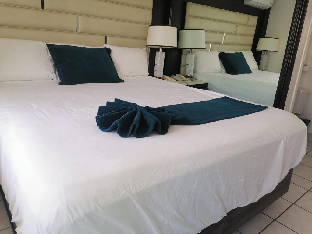 Postel nebo postele na pokoji v ubytování Hotel Guillen