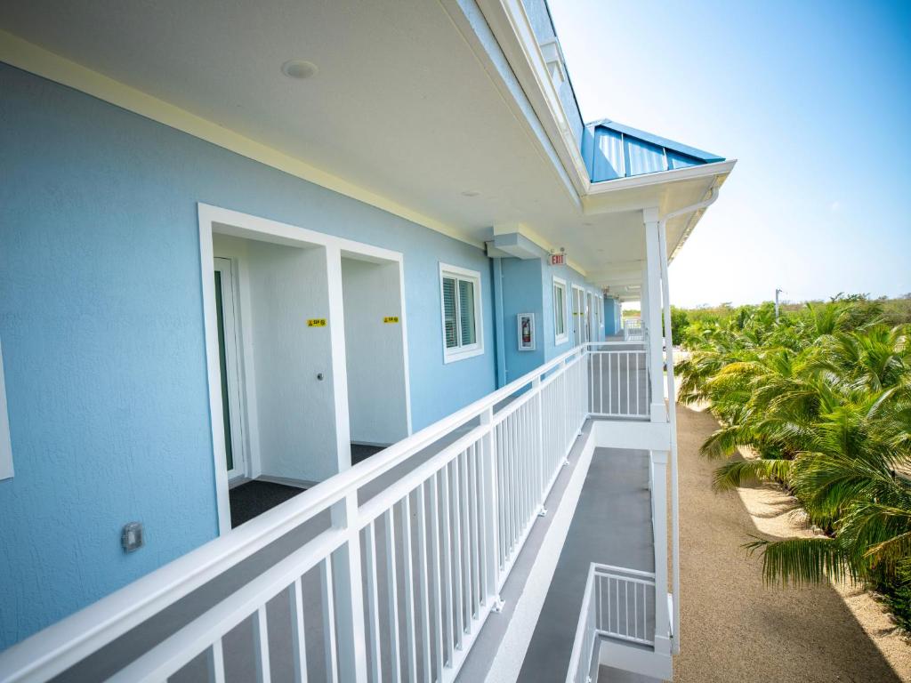 Balkón nebo terasa v ubytování Sugarloaf Key Hotel at KOA Resort