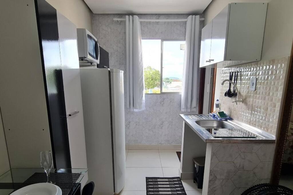 Kuchyň nebo kuchyňský kout v ubytování Kitnet203 centro, com linda vista janela, tv smart