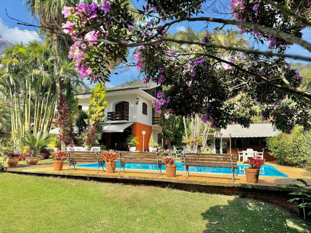 Kolam renang di atau dekat dengan Casa com Piscina e Área Gourmet em Mury