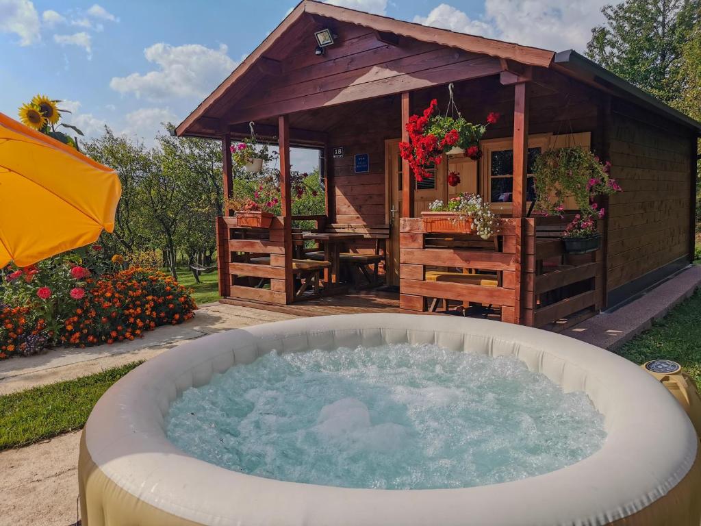 Zahrada ubytování Cottage La Sierra with JACUZZI