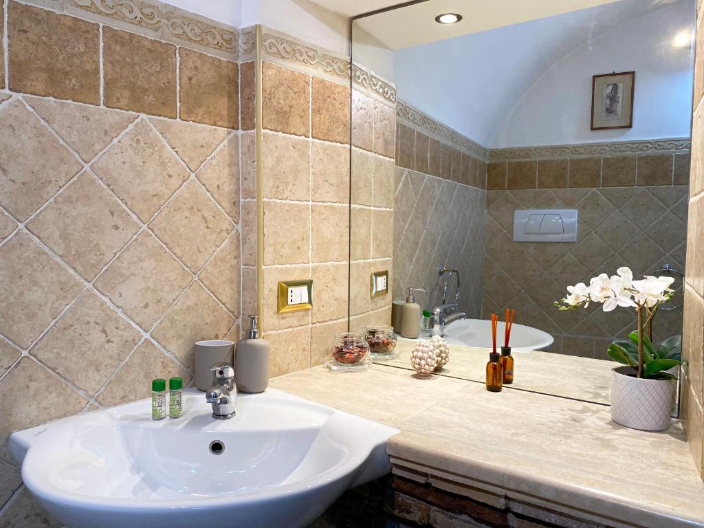 A bathroom at Karma House Deluxe Navona