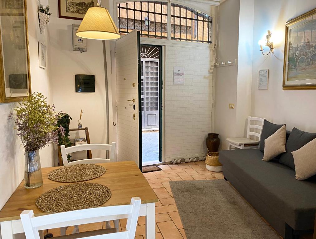 A seating area at Karma House Deluxe Navona