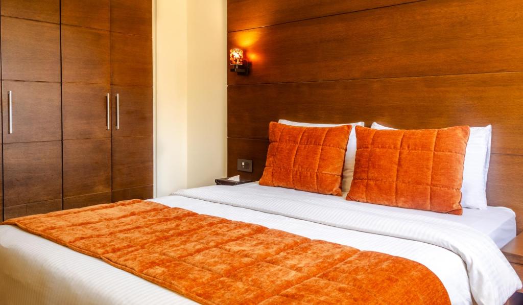 Postel nebo postele na pokoji v ubytování Britannia Suites