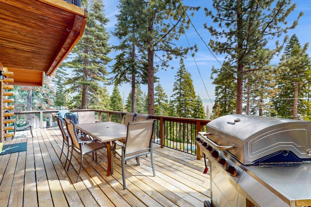 Balkón nebo terasa v ubytování Lakeview Cabin