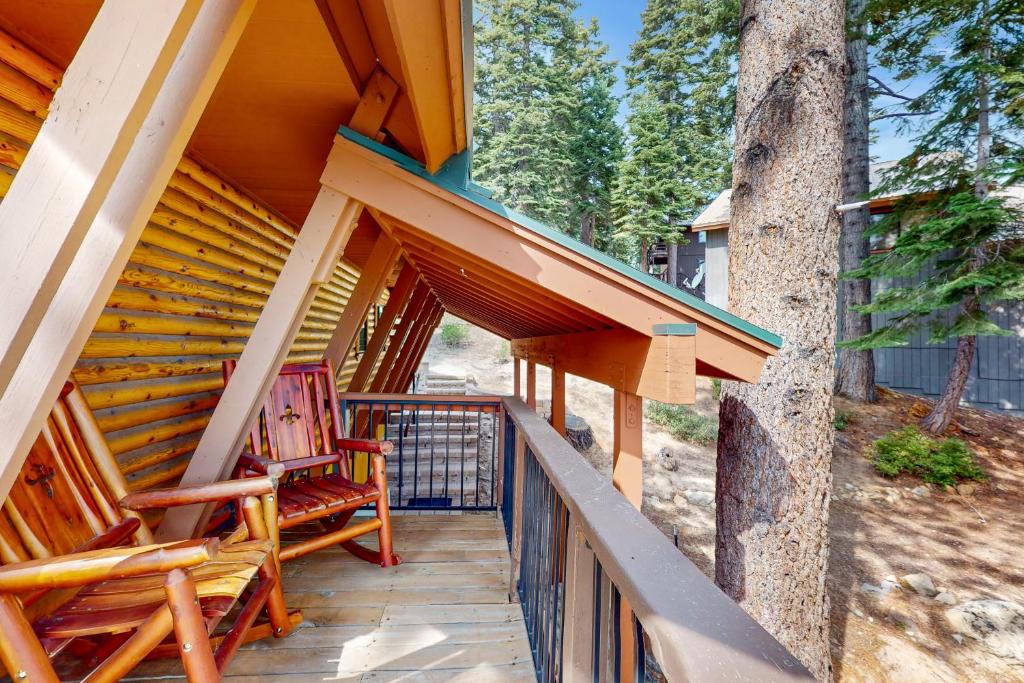Balkón nebo terasa v ubytování Lakeview Cabin