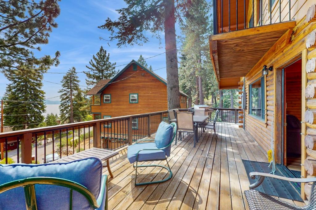 Balkón nebo terasa v ubytování Lakeview Cabin