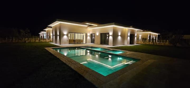 Bazén v ubytování Villas Lumières, Luxe, calme et confort nebo v jeho okolí