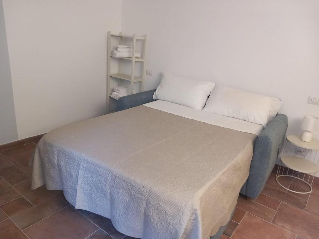 Postel nebo postele na pokoji v ubytování Magic Spell - 200 mq - zona centro - intera casa vacanze con ampi spazi relax, fino a 10 ospiti