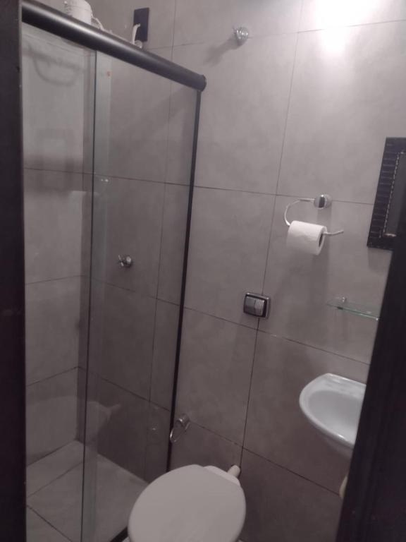 Koupelna v ubytování Hotel Loren