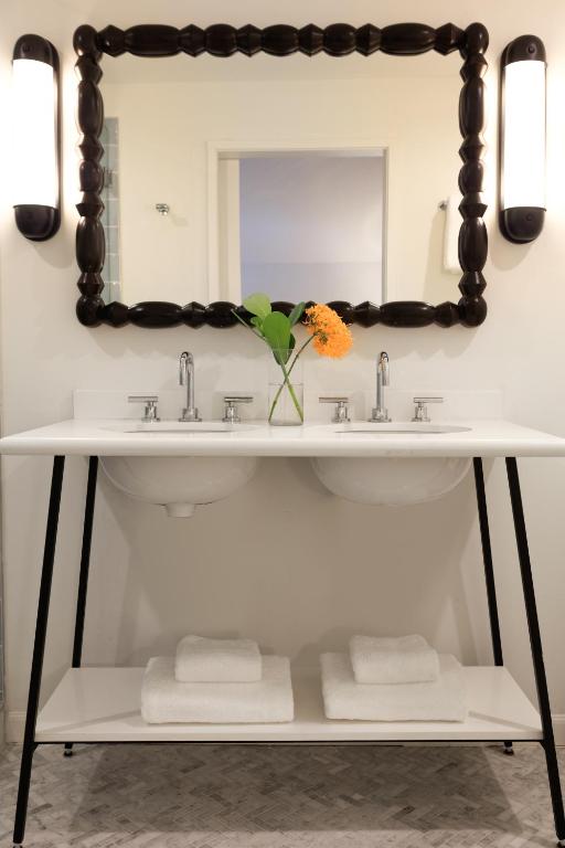 Vannituba majutusasutuses Winslow's Bungalows - Key West Historic Inns
