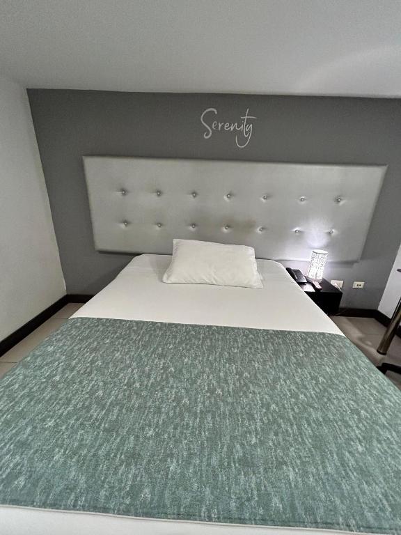 Postel nebo postele na pokoji v ubytování Aw Hotel Serenity Ferial