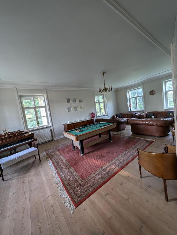 Biliár nebo kulečník v ubytování Øbjerggaard Bedrooms