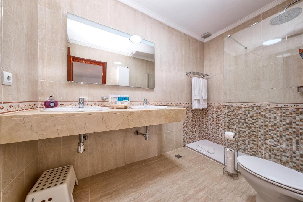 Koupelna v ubytování Casa Yare, shared pool, air-con, fast wifi