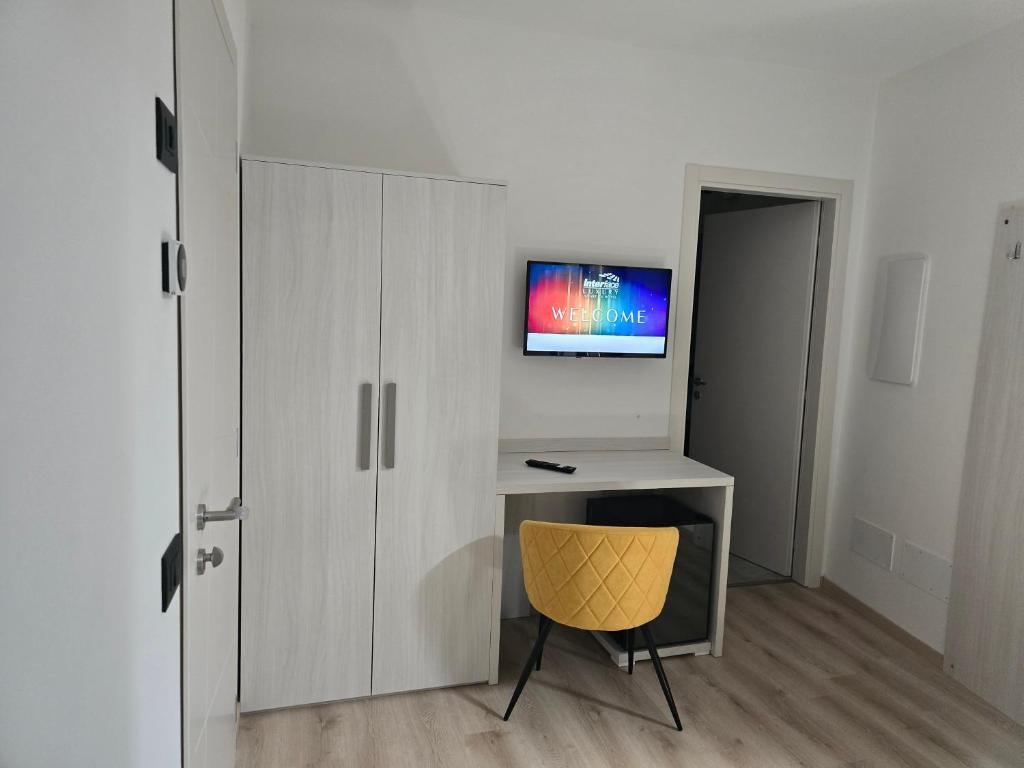 TV a/nebo společenská místnost v ubytování Albergo Al Gambero