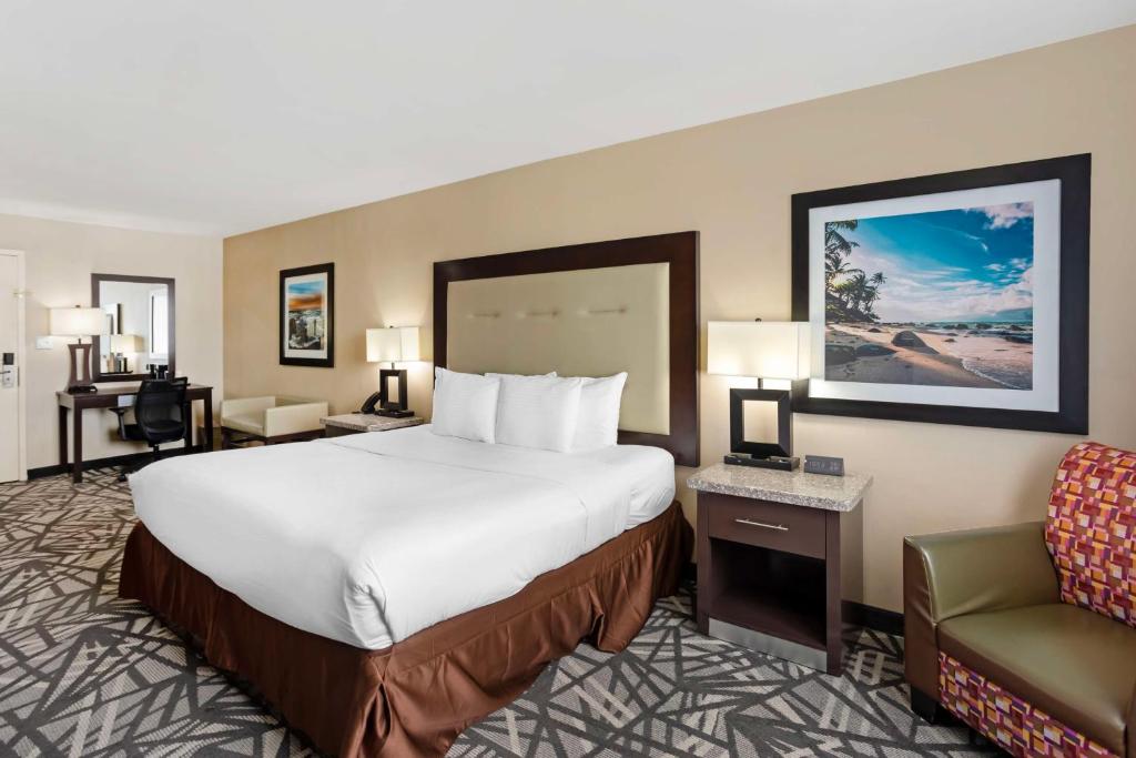 Postel nebo postele na pokoji v ubytování Best Western Atlantic City Beach Block