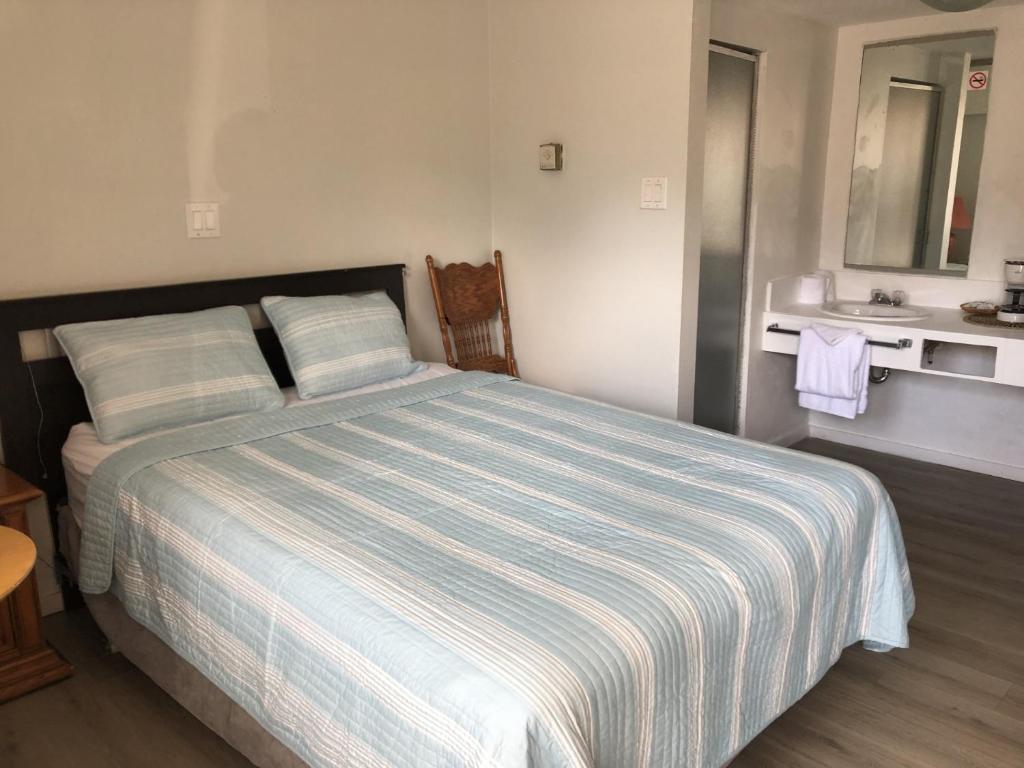 Postel nebo postele na pokoji v ubytování Slumber Lodge