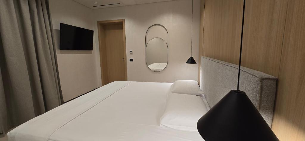 Postel nebo postele na pokoji v ubytování Lion Gate Hotel