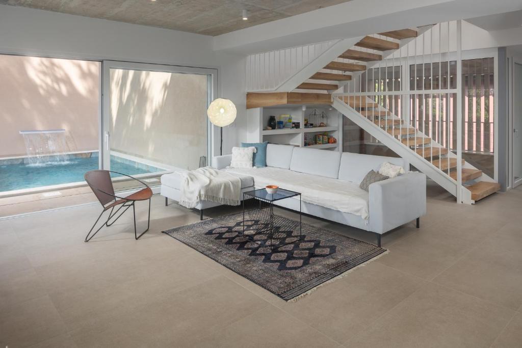 Bazén v ubytování Valdora luxury villa with pool nebo v jeho okolí