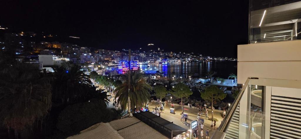 Nespecifikovaný výhled na destinaci Sarandë nebo výhled na město při pohledu z hotelu
