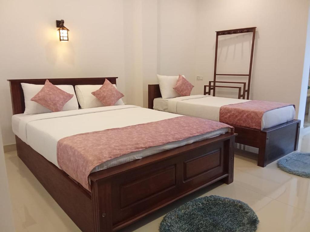 Postel nebo postele na pokoji v ubytování Ever Breeze Ella Hotel