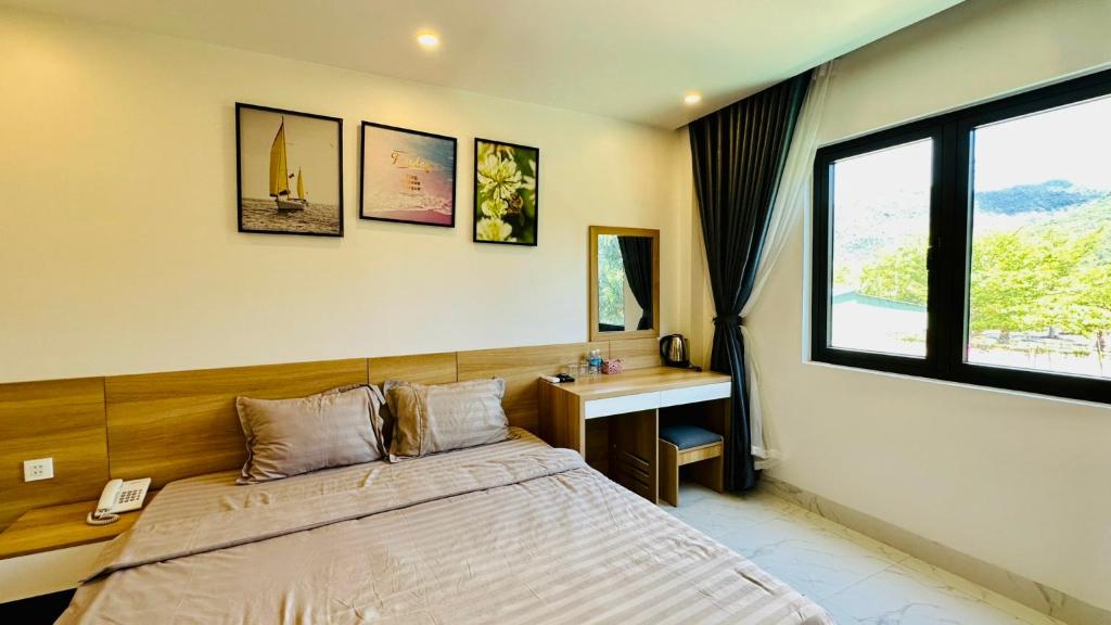 Postel nebo postele na pokoji v ubytování Huy Hoàng Hotel