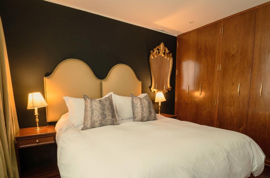 Postel nebo postele na pokoji v ubytování Ana Frank Boutique Hotel