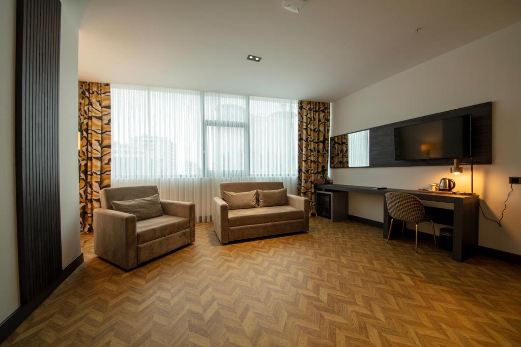 V Center Hotel - Suite Mit Zwei Schlafzimmern