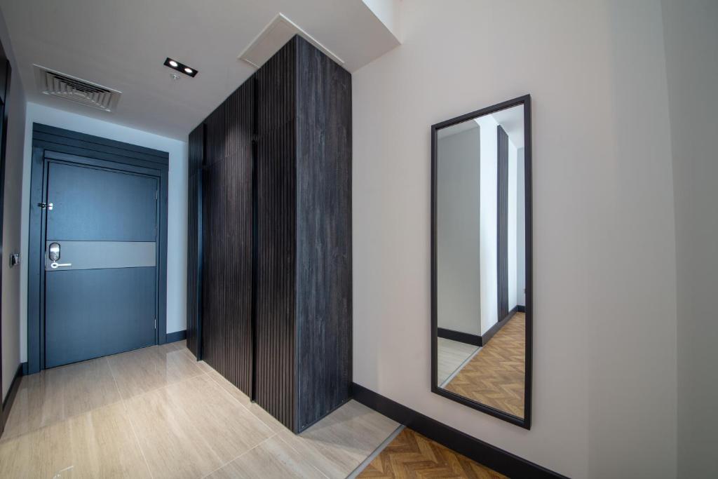 V Center Hotel - Deluxe -Raum