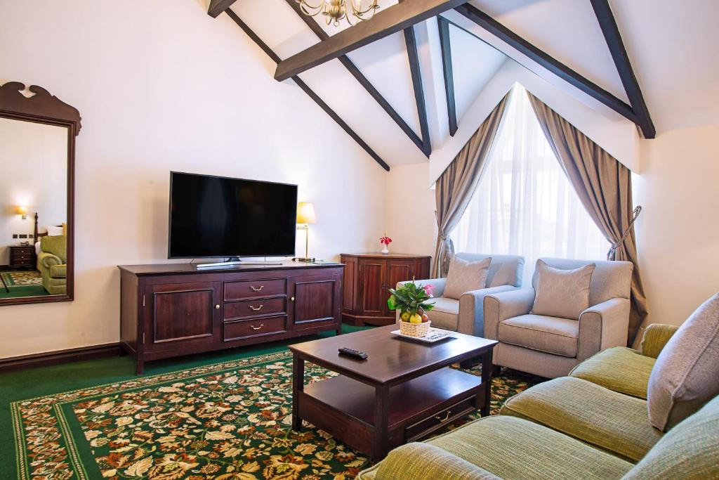 TV a/nebo společenská místnost v ubytování Midland Hotel Nakuru