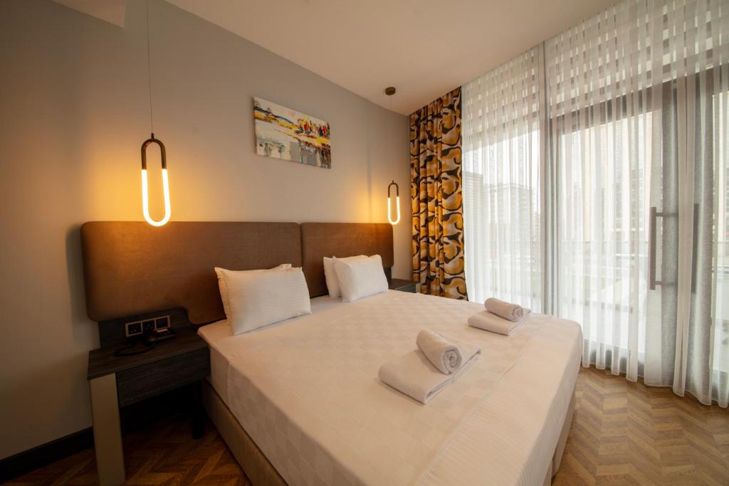 V Center Hotel - Suite Mit Terrasse