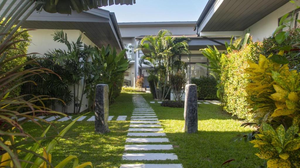 Zahrada ubytování Luxurious Beachfront Five Bedrooms Bella Samui Beach Villa