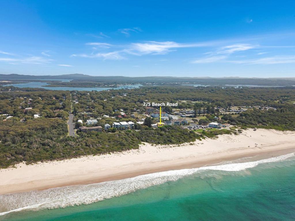 ホークス・ネストにあるOpposite Bennetts Beachのビーチと海の空中写真