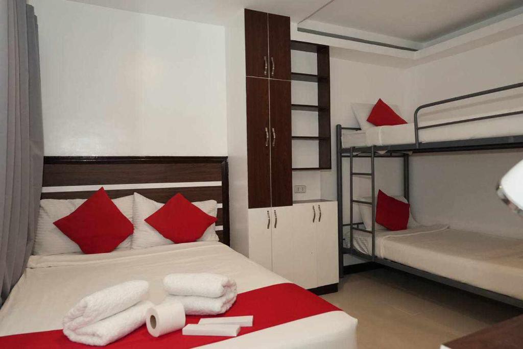 Postel nebo postele na pokoji v ubytování Ecoland 88 Apartelle & Suite