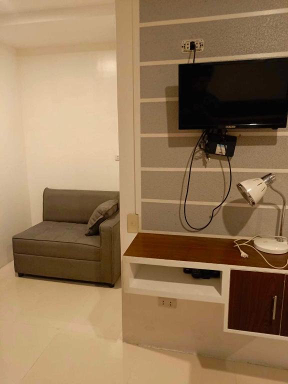 TV a/nebo společenská místnost v ubytování Ecoland 88 Apartelle & Suite