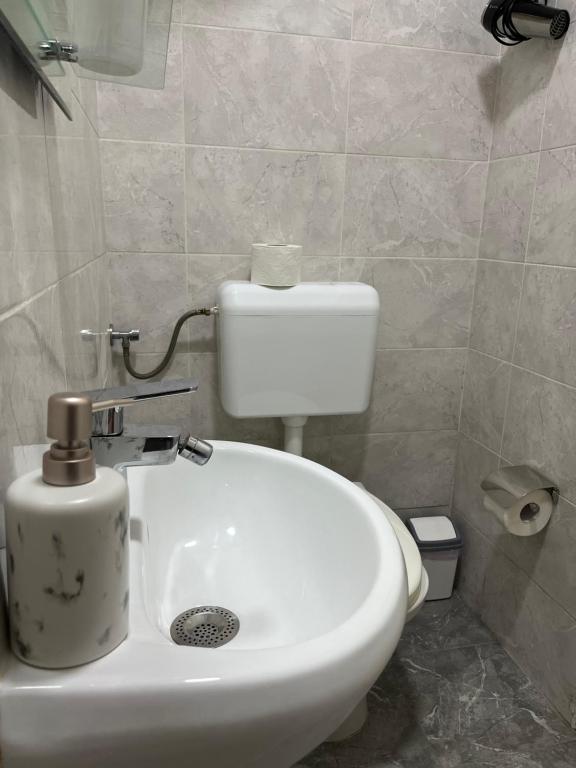 Bagno di 'MONAS' mini apartments