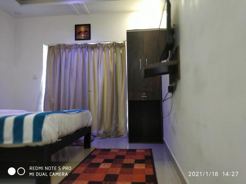 Postel nebo postele na pokoji v ubytování The Balaji inn Baga