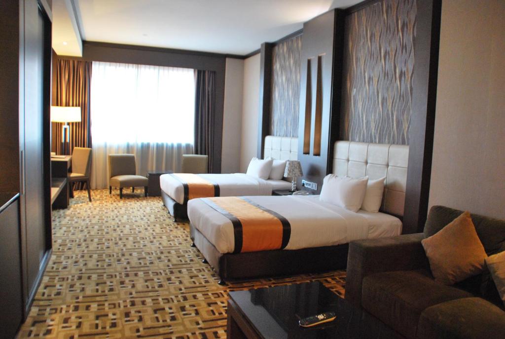 Postel nebo postele na pokoji v ubytování Grand Paragon Hotel Johor Bahru