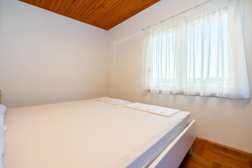 Postel nebo postele na pokoji v ubytování Bugenvilija