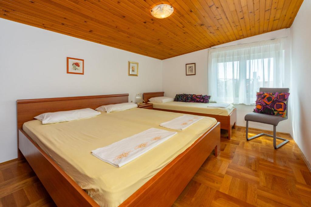 Postel nebo postele na pokoji v ubytování Bugenvilija