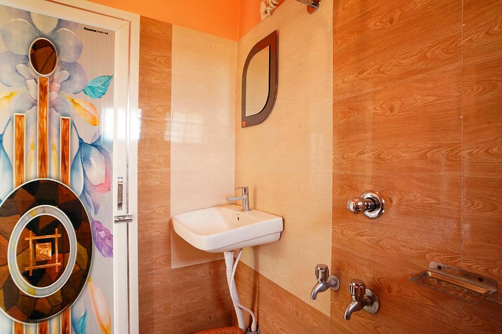Koupelna v ubytování Resort Neel Nirjan !! Best Family Couple friendly family Resort!!