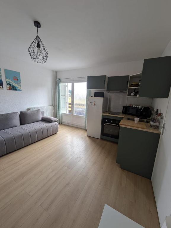 Kuchyň nebo kuchyňský kout v ubytování Spacieux appartement T2 & cabine