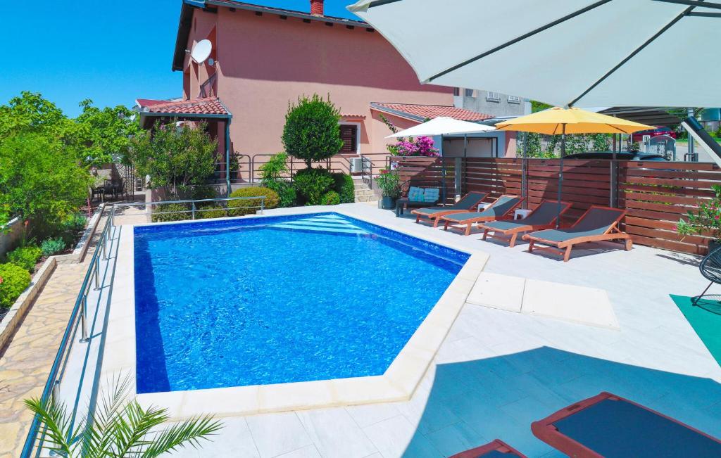 Hồ bơi trong/gần 4 Bedroom Nice Home In Sibenik