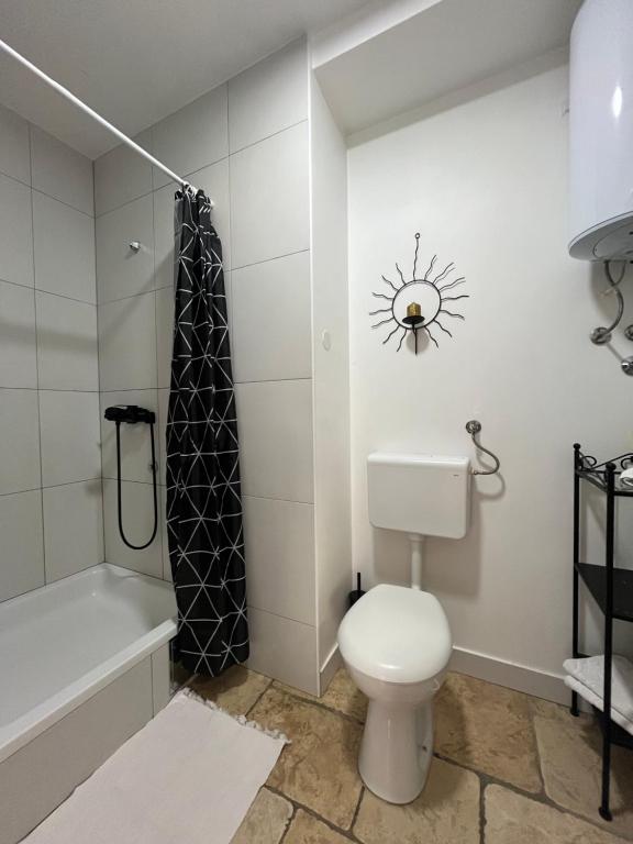 Kúpeľňa v ubytovaní Apartmani N.May's