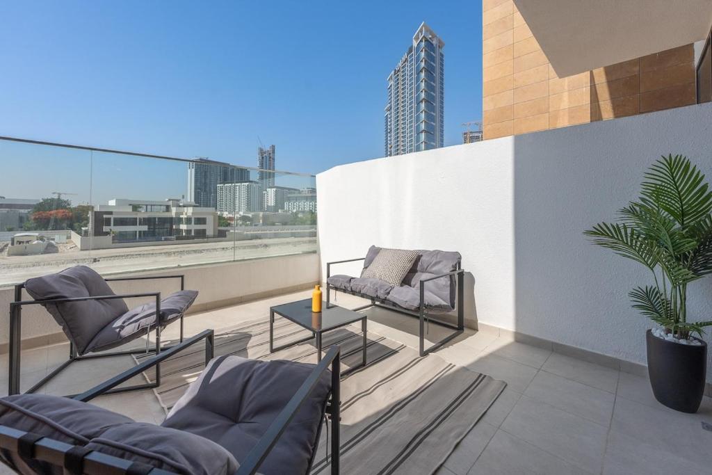 ドバイにあるSerene Studio Perfect for 2 at Azizi Riviera in Meydan Oneのギャラリーの写真
