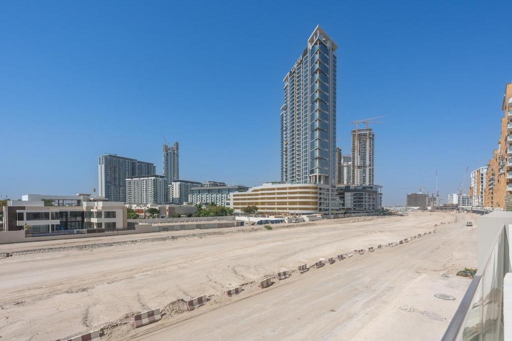 ドバイにあるSerene Studio Perfect for 2 at Azizi Riviera in Meydan Oneのギャラリーの写真