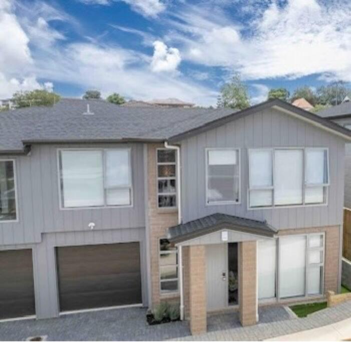 Seaviews central with Airport Proximity\ - Resim 6