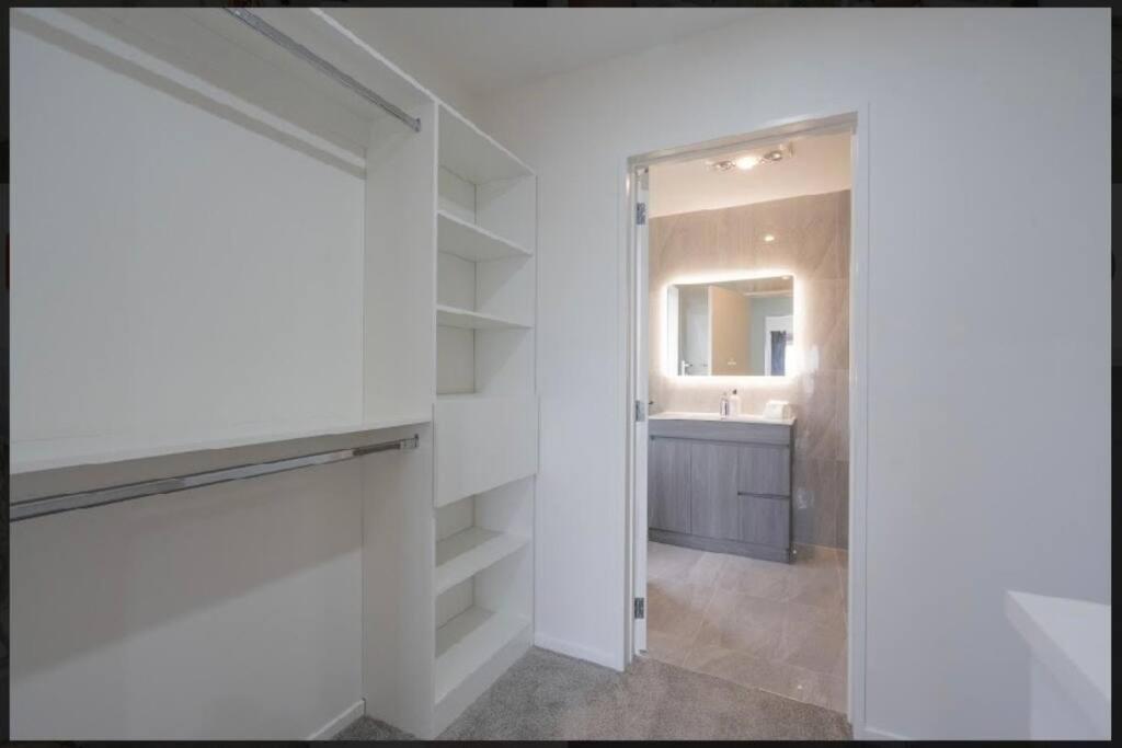 Seaviews central with Airport Proximity\ - Resim 16