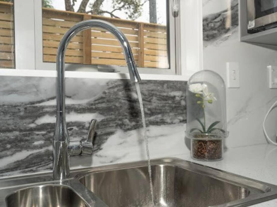 Seaviews central with Airport Proximity\ - Resim 11